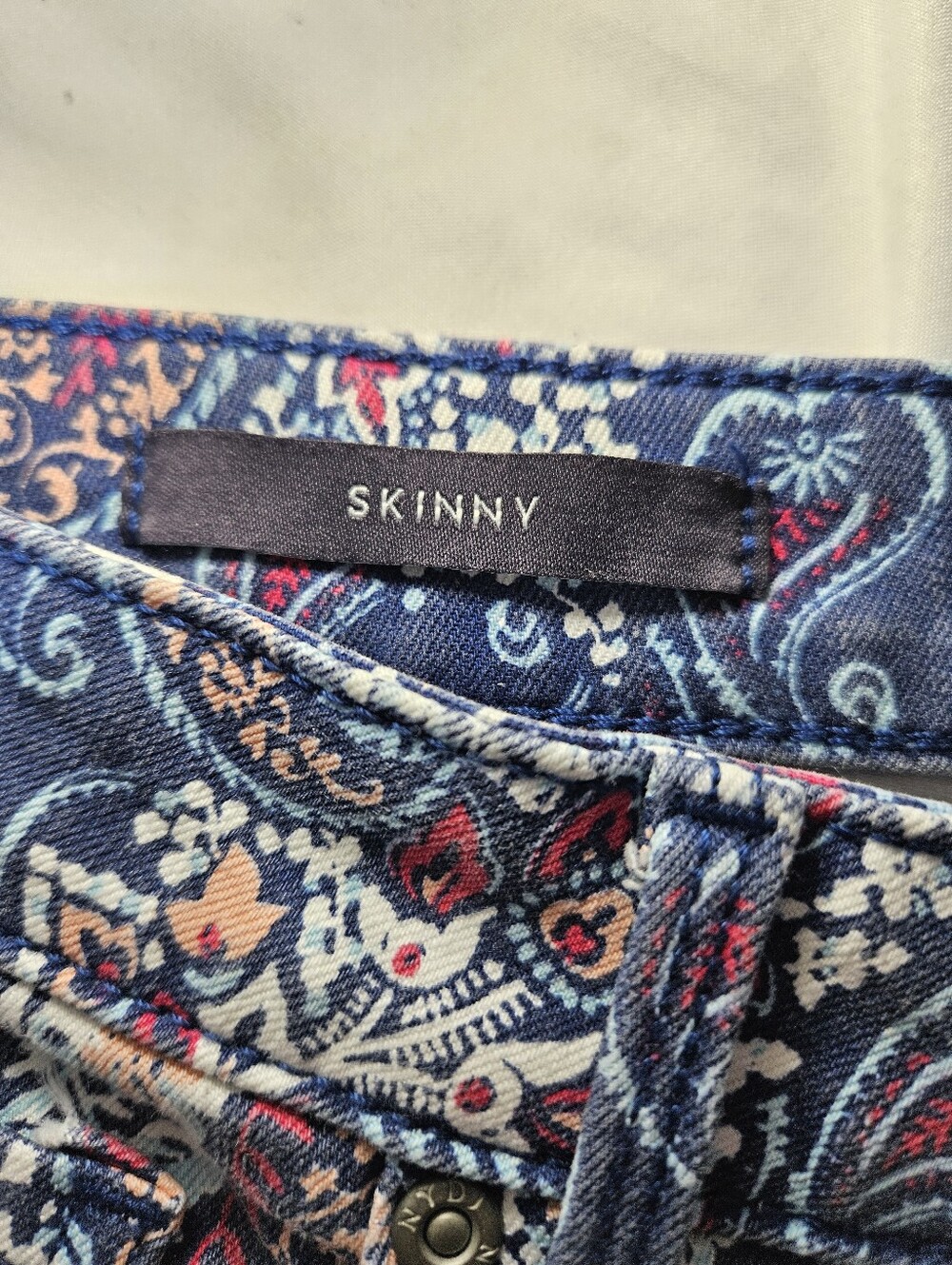 NYDJ for Chico’s Paisley Print Skinny Jeans Women’s Size 16 Blue Stretch Ankle - Picture 4 of 8